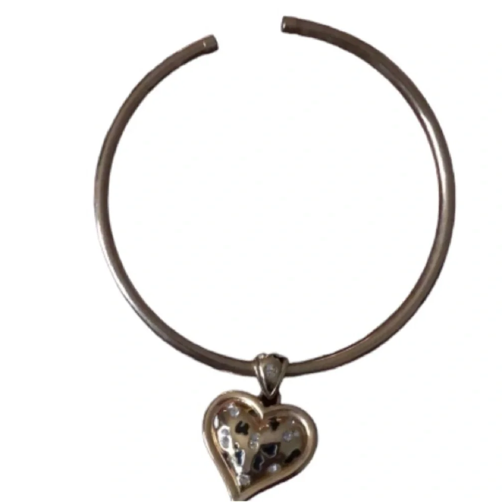 Floating puffed HEART gold tone flexible choker W/ reversible heart pendant